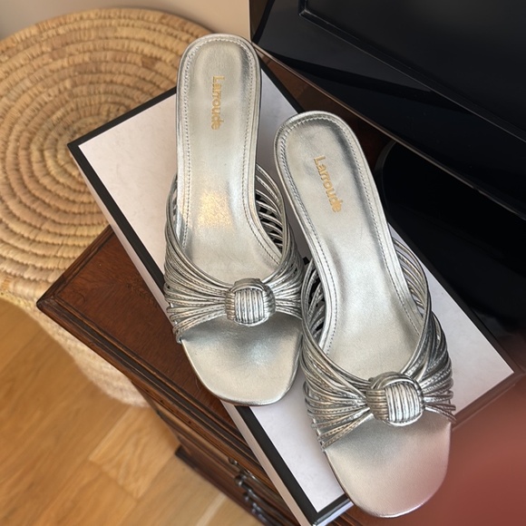 Larroude Valerie Sandal Silver size 7 NIB - Picture 8 of 9